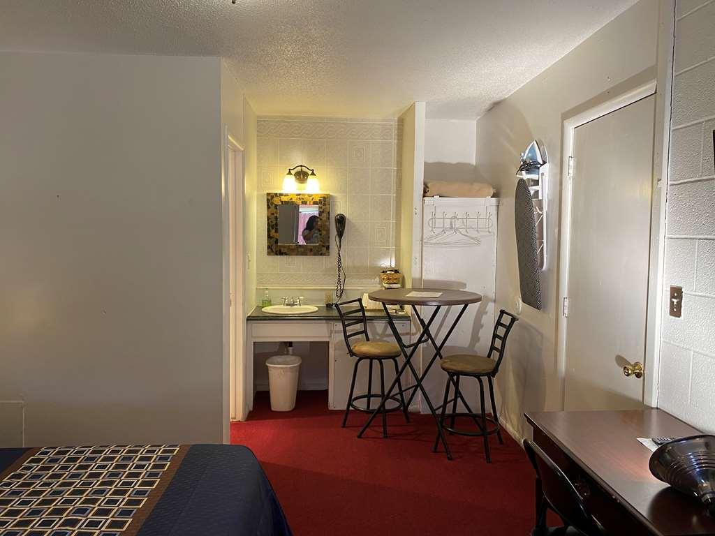 Knights Inn Fairview Room photo